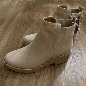 Universal Thread Women’s Taci Pull-on Ankle Boots Size 7.5